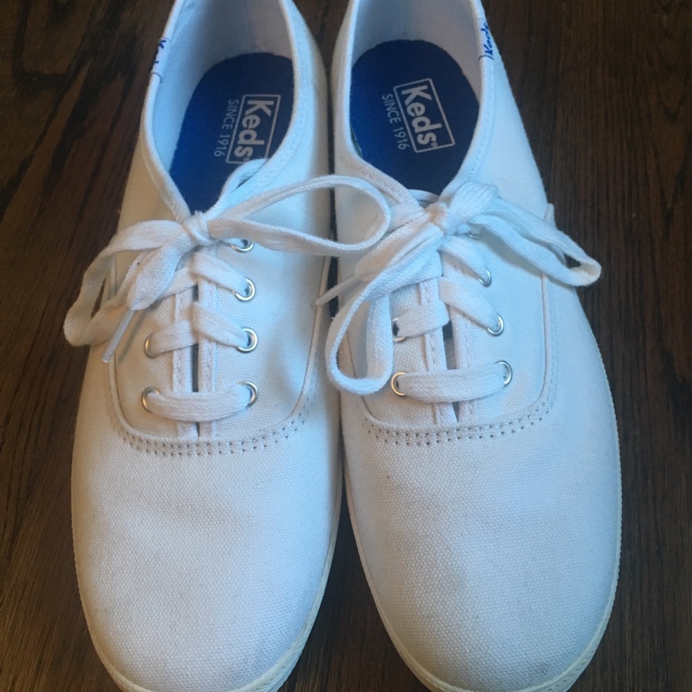 WHITE KEDS SNEAKERS